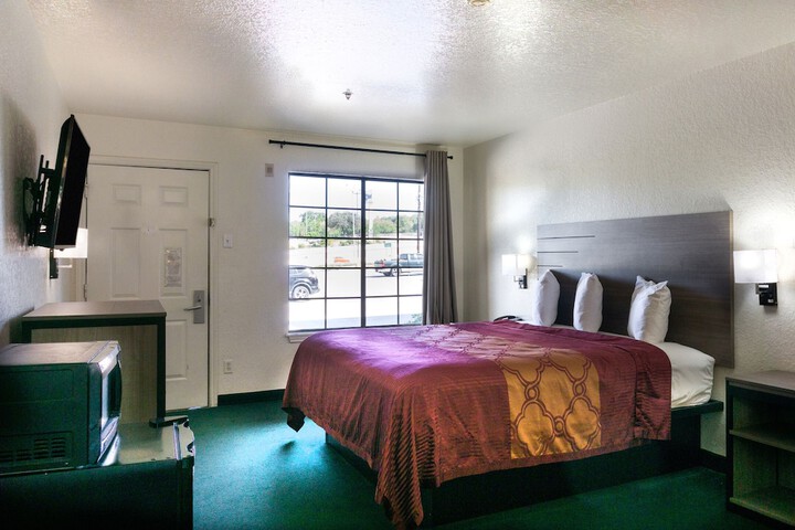 Room 15 of 32