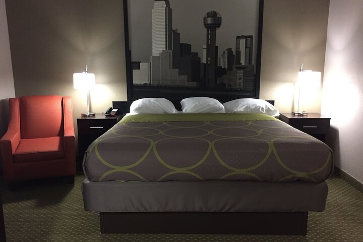 Super 8 by Wyndham Bedford DFW Airport West