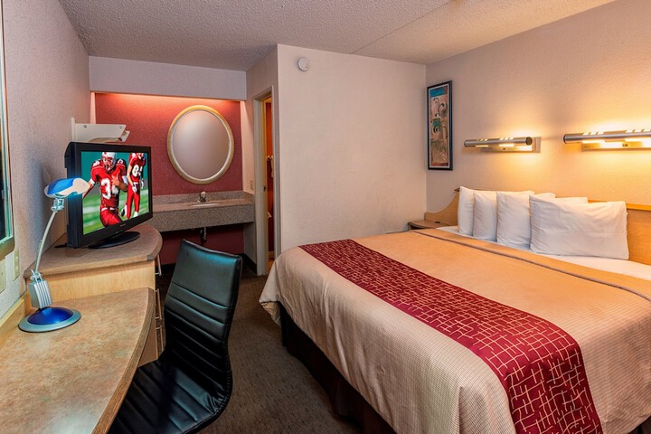 Room 5 of 18