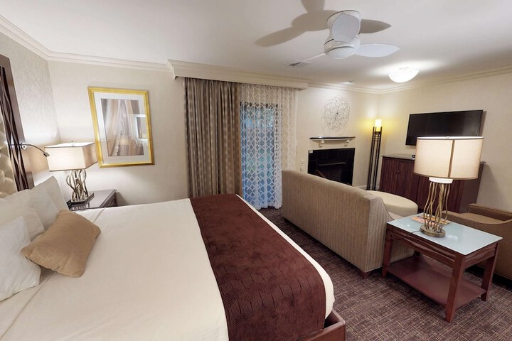 Room 10 of 80