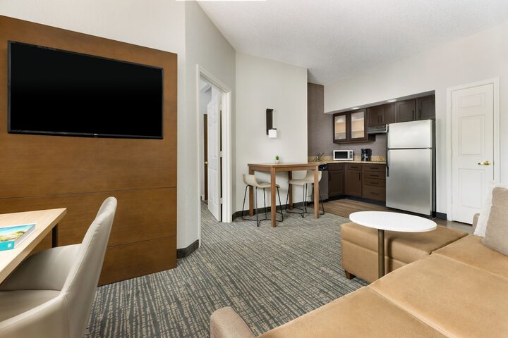 Room 32 of 60