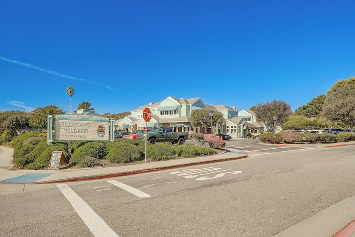 Swim Golf & Relax: Luxe Townhome in Aptos