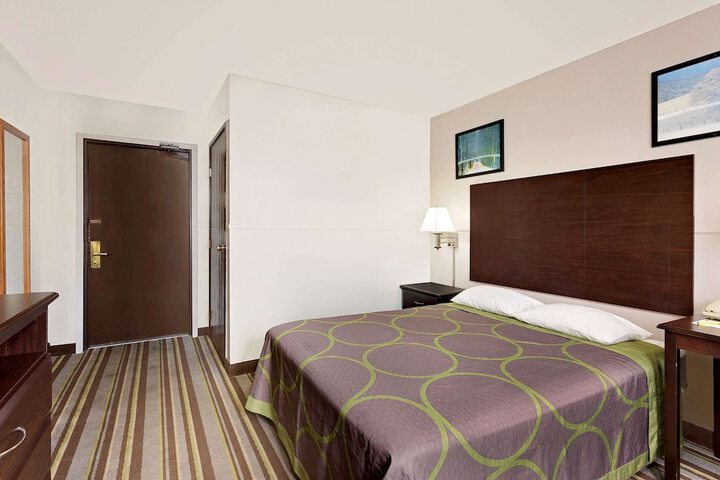Room 15 of 20