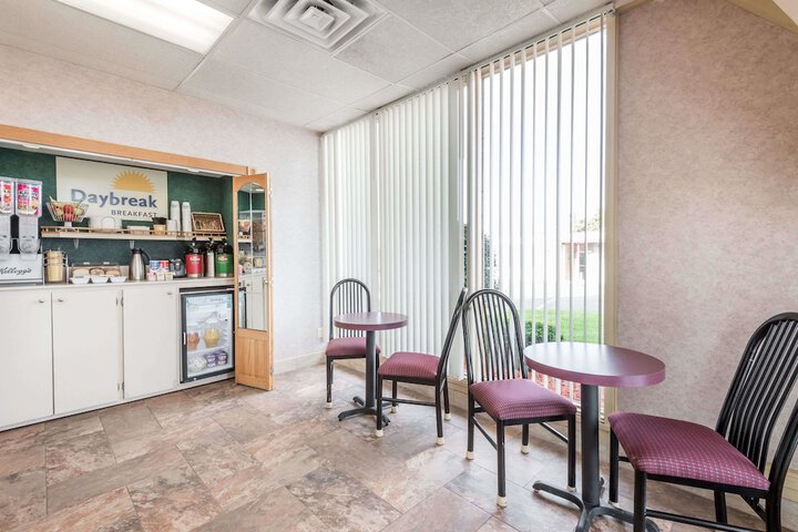 Days Inn by Wyndham Niles