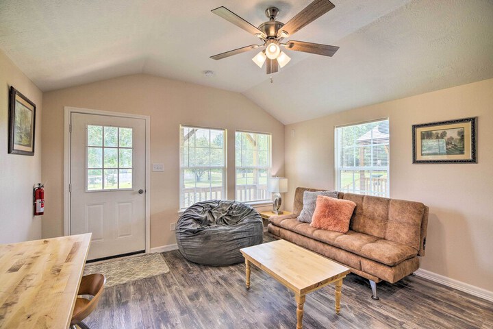 Stylish Woodville Cabin: Fishing Dock Access!