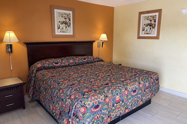 Room 7 of 11