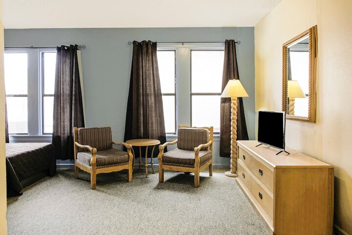 Room 47 of 77