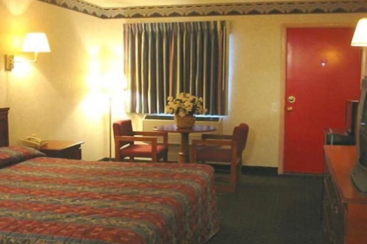 Room 3 of 8