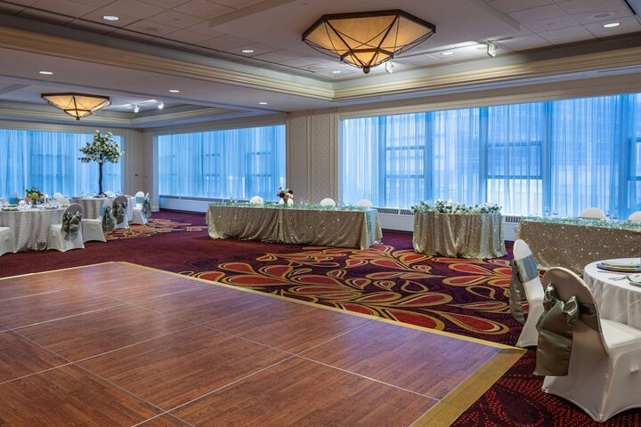 Ballroom/Hall 77 of 86