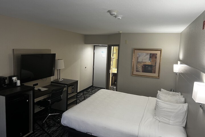 Room 12 of 18