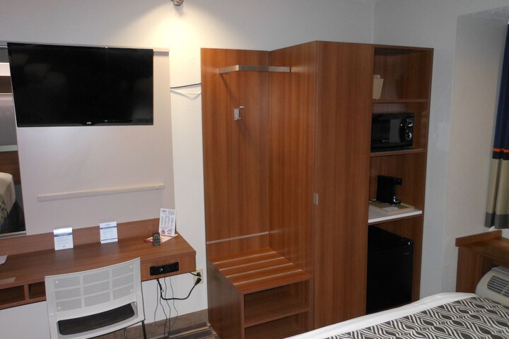 Room 18 of 48
