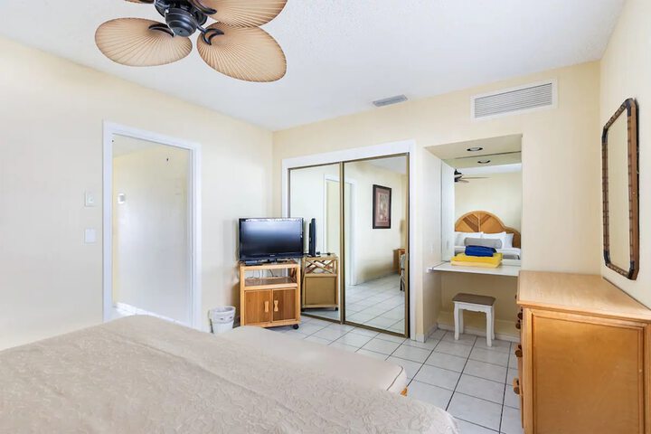 Room 17 of 33