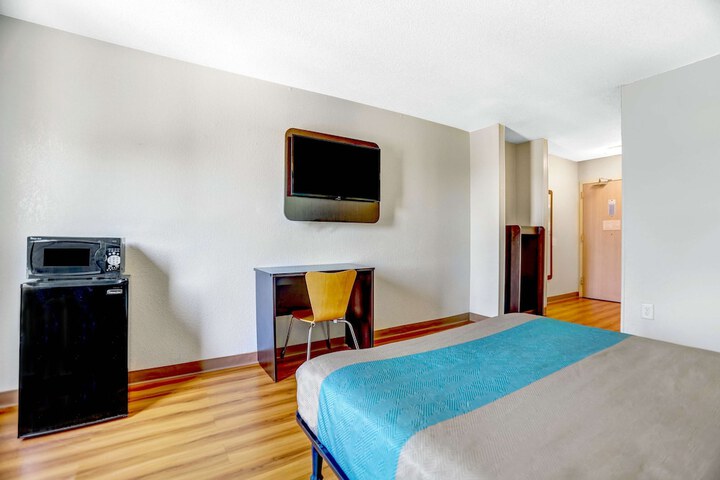 Motel 6 Raleigh NC - North