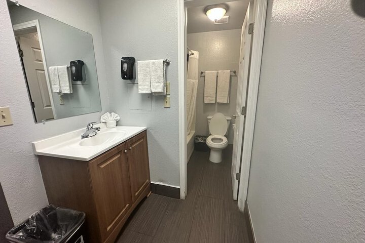 Room 13 of 28