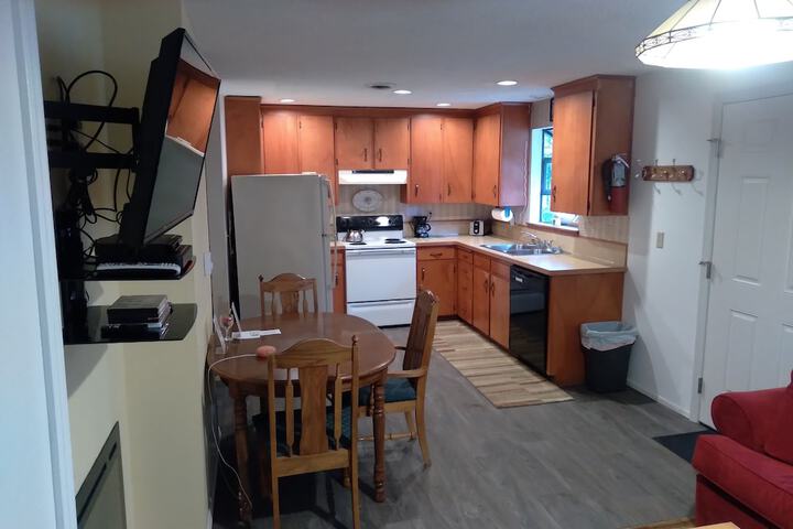 Alexanders Lodge