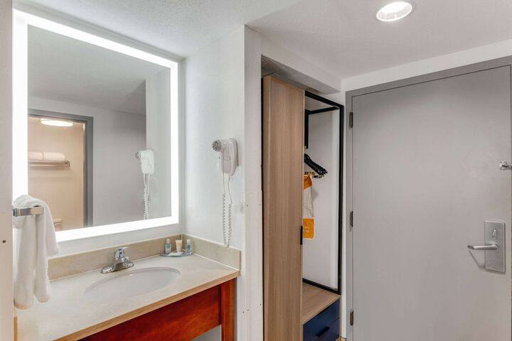 Room 13 of 37