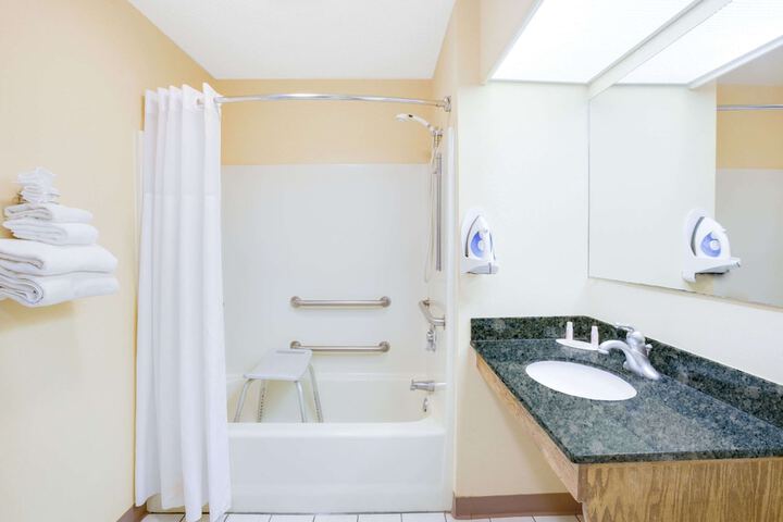 Room 12 of 16