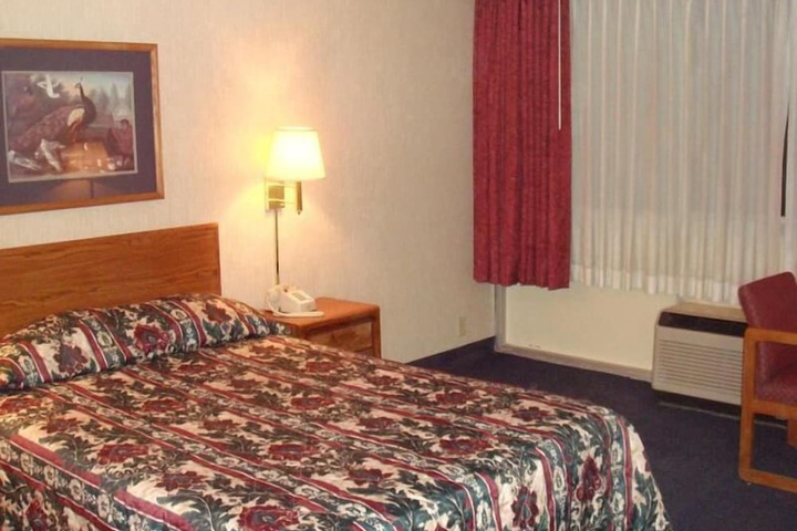 Room 9 of 20