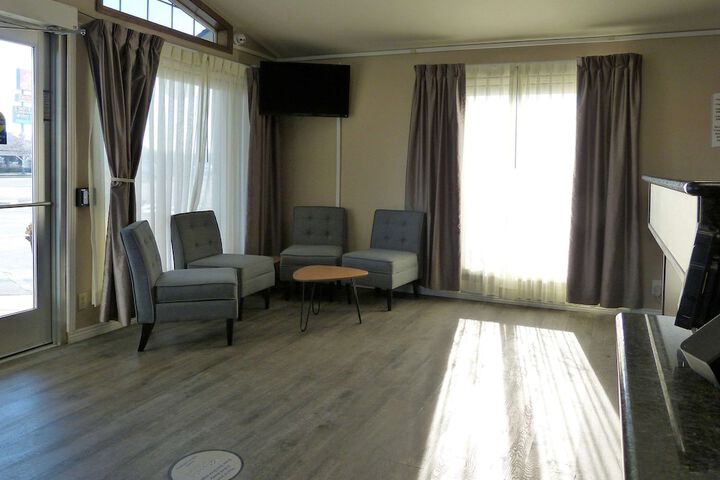 Rodeway Inn & Suites Ontario
