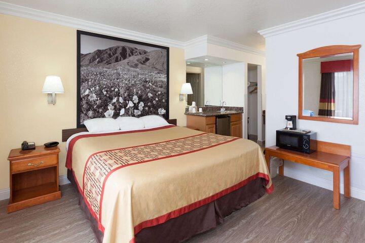 Room 15 of 26