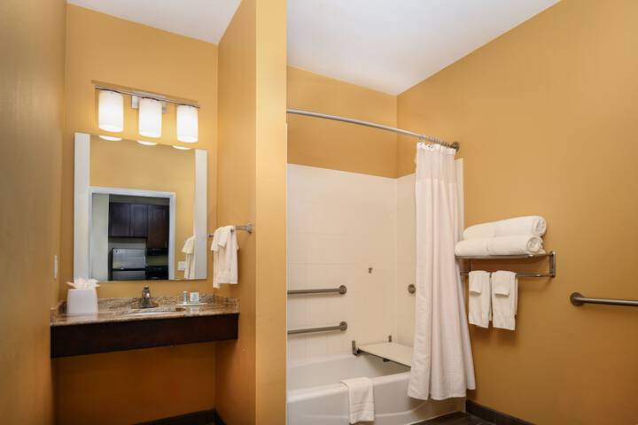 Room 11 of 27