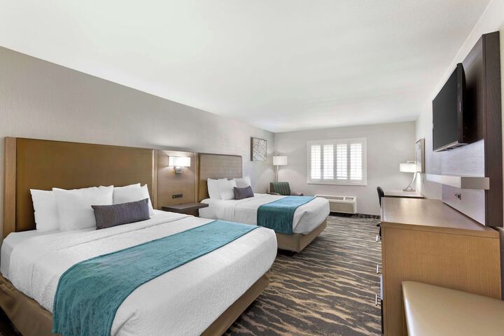 Room 32 of 44