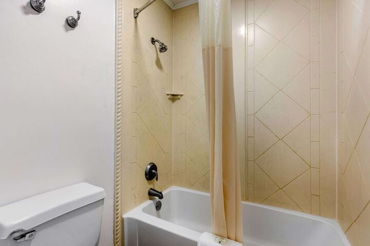 Room 10 of 27