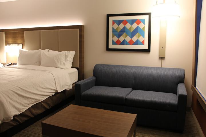 Room 121 of 148