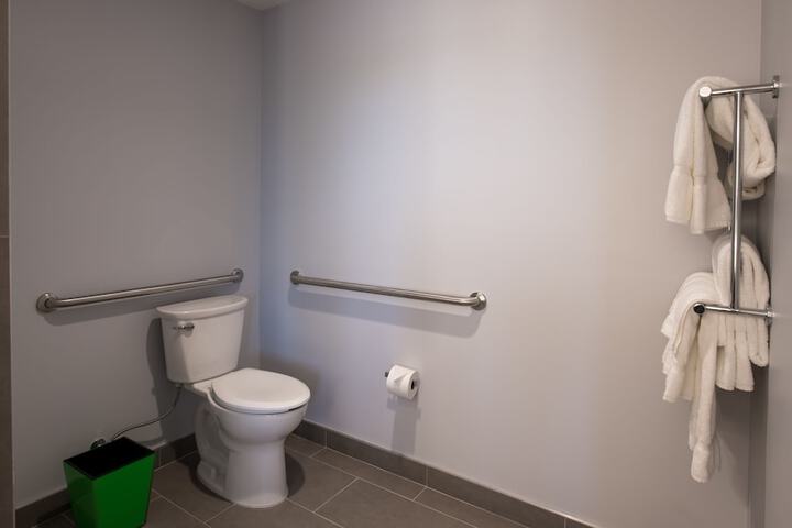 Room 30 of 83