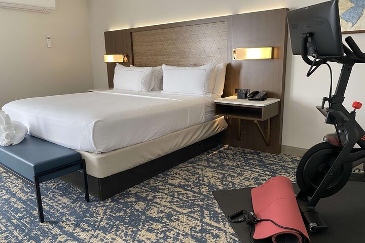 Room 18 of 105