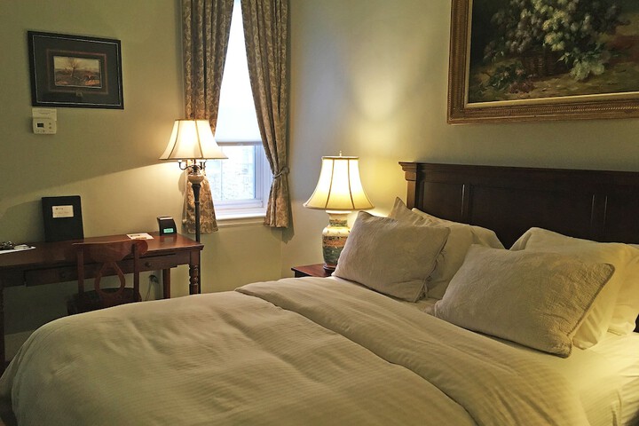 Room 105 of 235