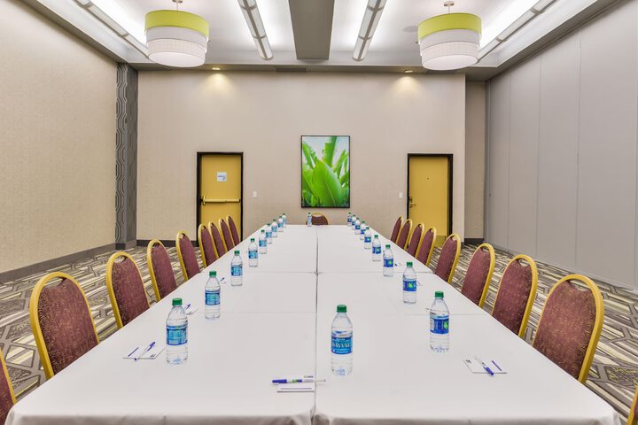 Holiday Inn Express & Suites Elk Grove Central - Hwy 99 by IHG