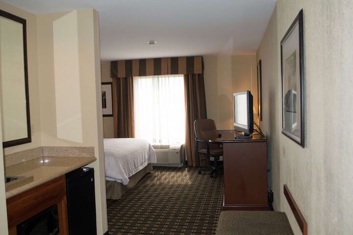 Hampton Inn & Suites Columbia at University