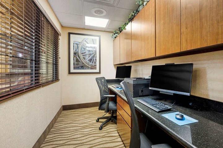 Business Center 31 of 31