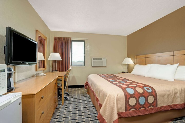 Room 9 of 15