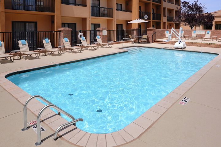 Pool 4 of 37