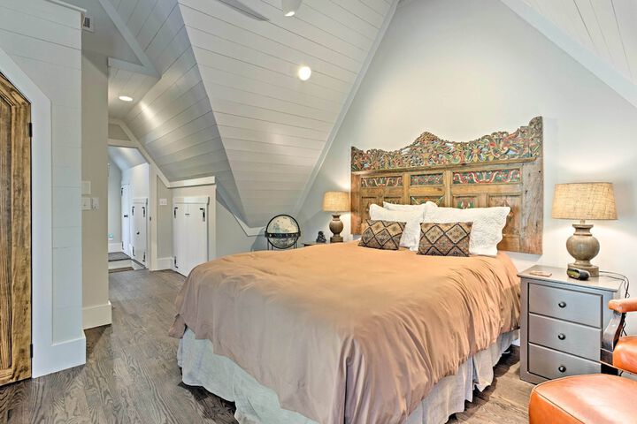 Enchanting Tryon Home w / Hot Tub 14 Mi to Tiec!