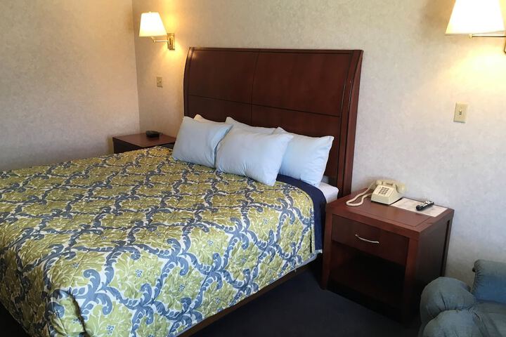 Room 32 of 43