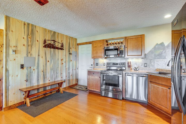 Ski-in / ski-out Granby Ranch Escape With Balcony!