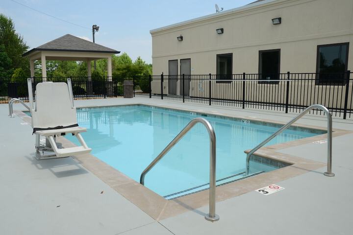 Baymont by Wyndham Clarksville