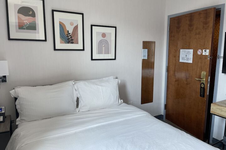 Room 42 of 89