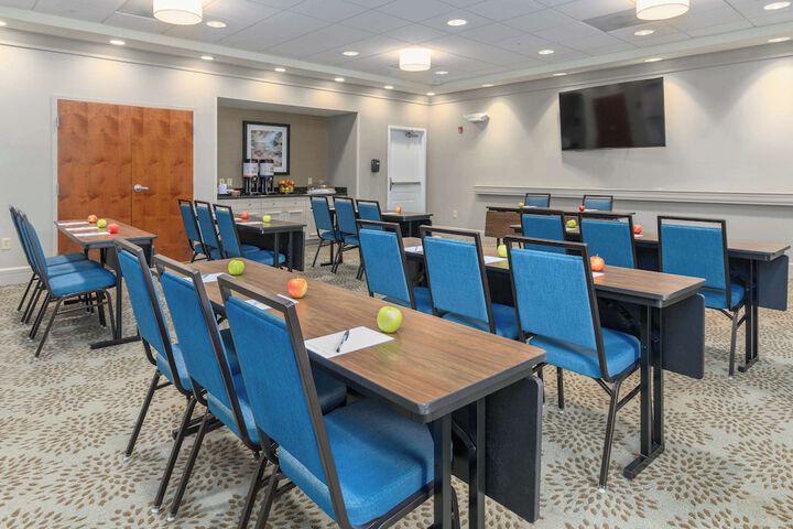 Hampton Inn & Suites Hartford-Manchester