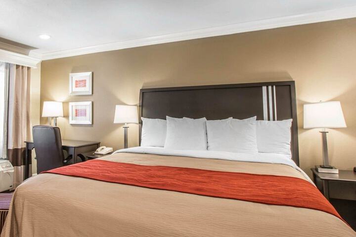 Room 20 of 32