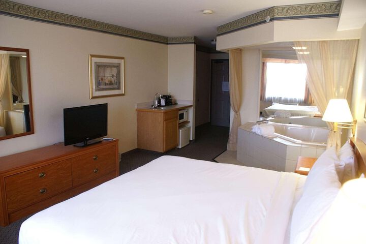 Country Inn & Suites by Radisson Lansing, MI