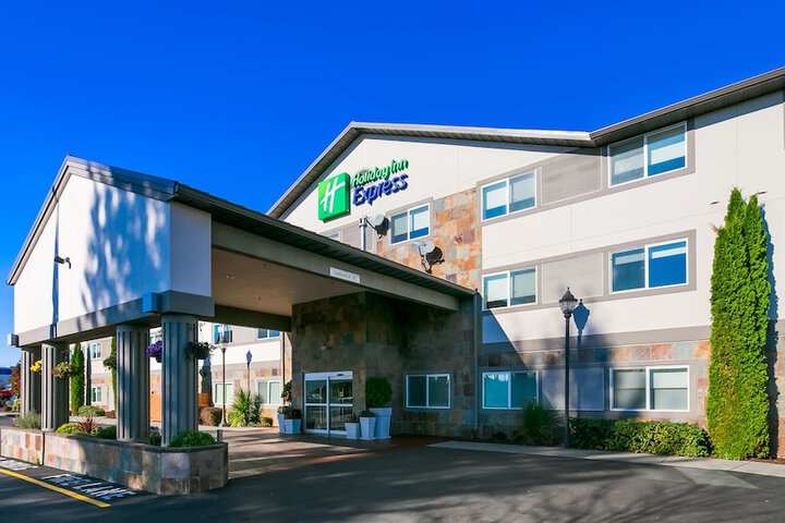 Holiday Inn Express & Suites Everett by IHG