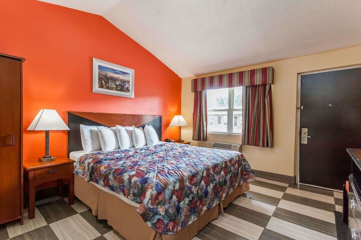 Room 4 of 13