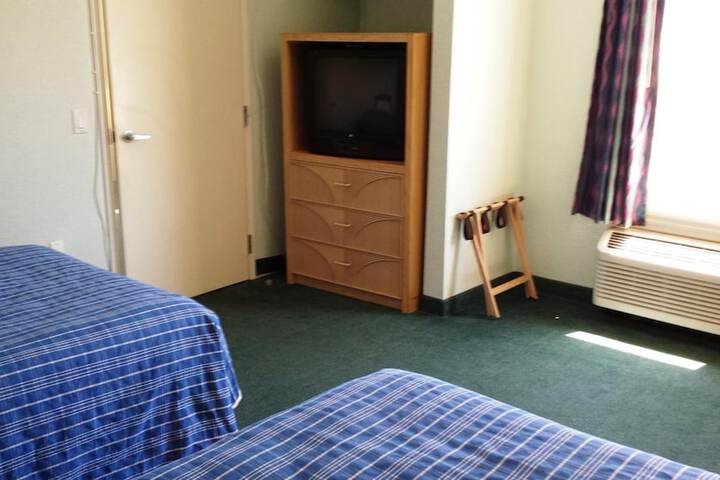 Room 28 of 35