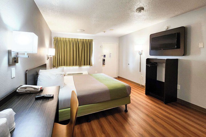 Room 40 of 50