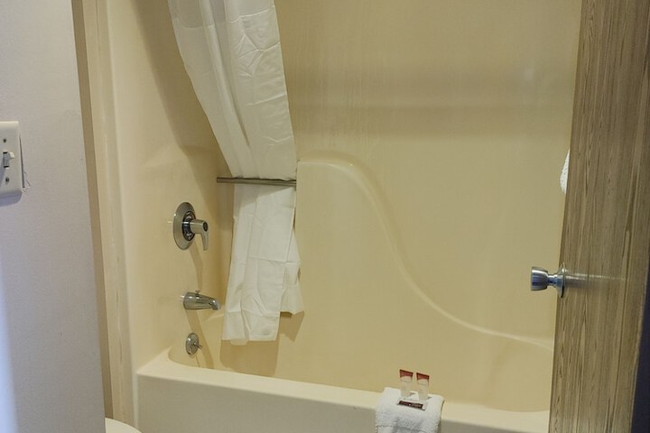 Room 15 of 28
