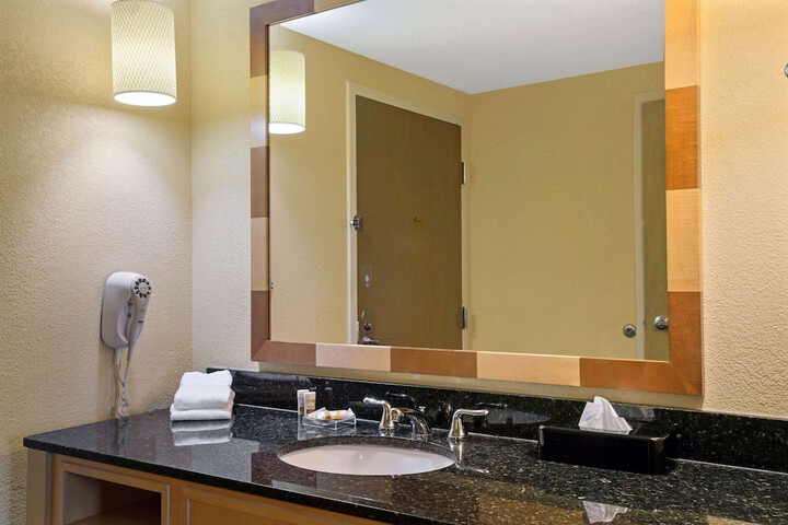 La Quinta Inn & Suites by Wyndham Sunrise